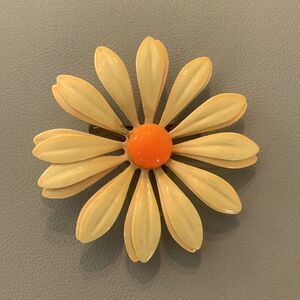 Vintage Daisy Pin 